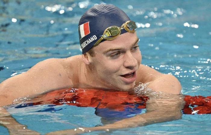 Léon Marchand vince i 400 misti con in più il record francese