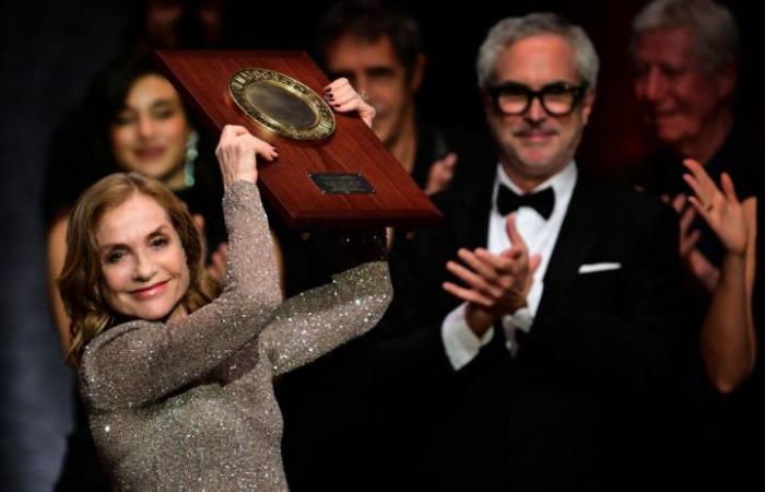 Isabelle Huppert, attrice senza tempo, incoronata con il Premio Lumière 2024