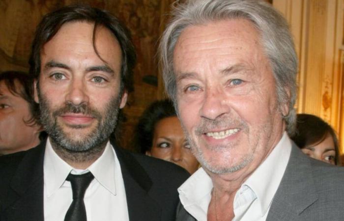 Anthony Delon rilascia la sua prima intervista due mesi dopo il vuoto lasciato da Alain Delon: “Sono orfano”