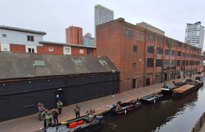 Luci, canali, azione: le riprese di Peaky Blinders si svolgono sui corsi d’acqua del centro città