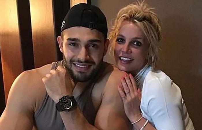 Britney Spears dichiara di essersi sposata in un bizzarro post IG