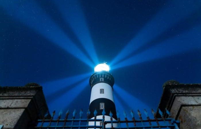 In una brocca, il faro dell’isola di Ouessant è tornato a funzionare