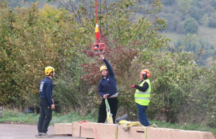 operazione ad alta quota con un elicottero a Château-Gaillard