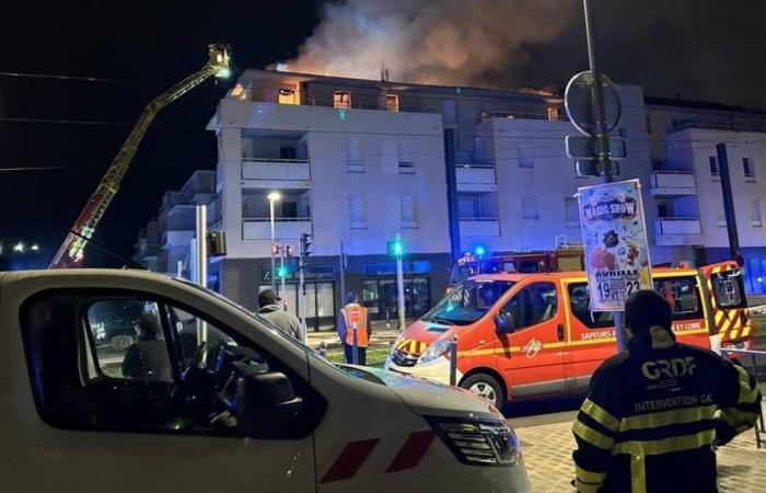 evacuate una cinquantina di persone, cinque ferite