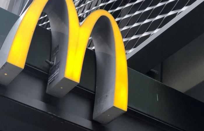 McDonald's: un morto e dieci persone ricoverate in ospedale dopo la contaminazione da E. Coli negli Stati Uniti