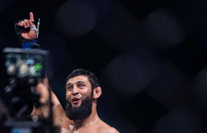 Khamzat Chimaev def. Robert Whittaker all’UFC 308: le migliori foto da Abu Dhabi