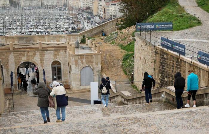 La pioggia fa il guastafeste alla fiera metropolitana del libro di Marsiglia, il pubblico evacuato dalla Cittadella