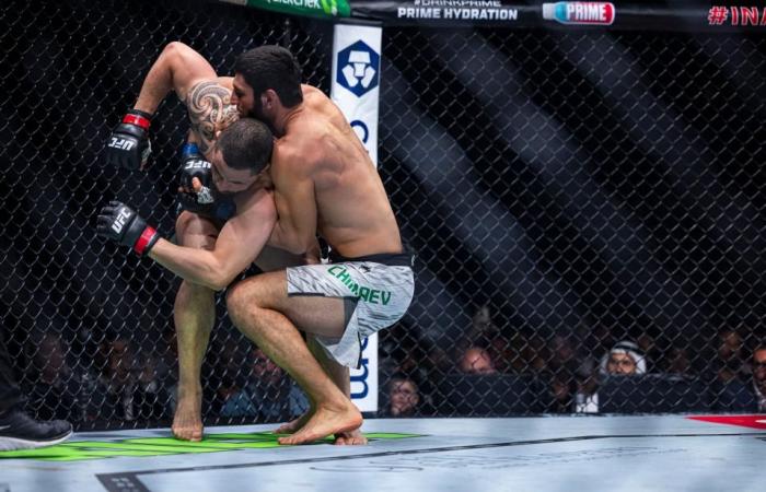 Khamzat Chimaev def. Robert Whittaker all’UFC 308: le migliori foto da Abu Dhabi