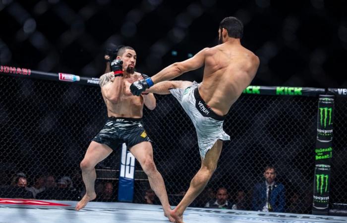 Khamzat Chimaev def. Robert Whittaker all’UFC 308: le migliori foto da Abu Dhabi