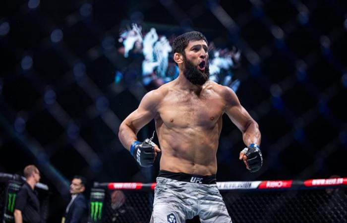 Khamzat Chimaev def. Robert Whittaker all’UFC 308: le migliori foto da Abu Dhabi