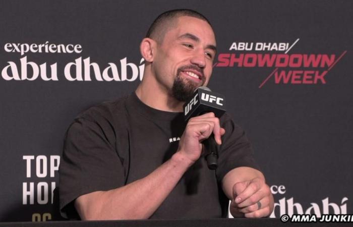 Khamzat Chimaev def. Robert Whittaker all’UFC 308: le migliori foto da Abu Dhabi