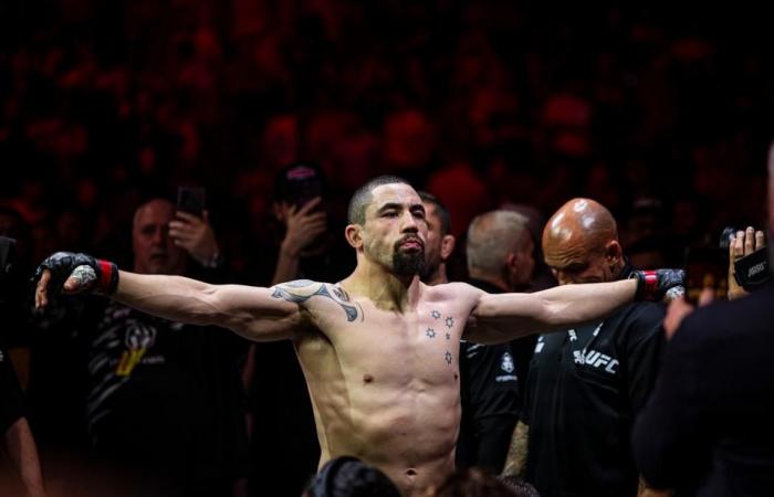 Khamzat Chimaev def. Robert Whittaker all’UFC 308: le migliori foto da Abu Dhabi