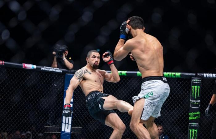 Khamzat Chimaev def. Robert Whittaker all’UFC 308: le migliori foto da Abu Dhabi