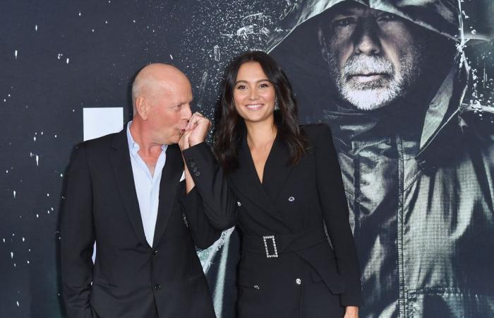 Bruce Willis è raggiante durante l'ultima uscita nel mezzo di una coraggiosa battaglia per la salute