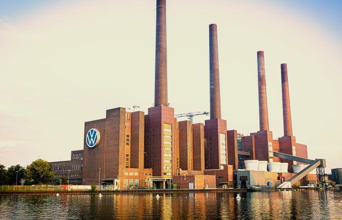 Il capo del lavoro della Volkswagen lancia l’allarme sui licenziamenti di massa e la chiusura di tre stabilimenti tedeschi – Euractiv