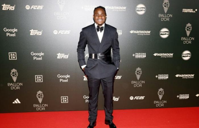 Video: Lookman scoppia a ridere davanti ai fotografi del Pallone d’Oro che urlano – Football Italia