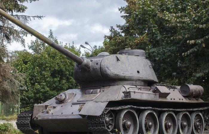 Guerra in Ucraina: “Un T-34, un carro armato IS-3 e un ISU-152”… I russi hanno “tirato fuori dal magazzino” i vecchi carri armati della Seconda Guerra Mondiale