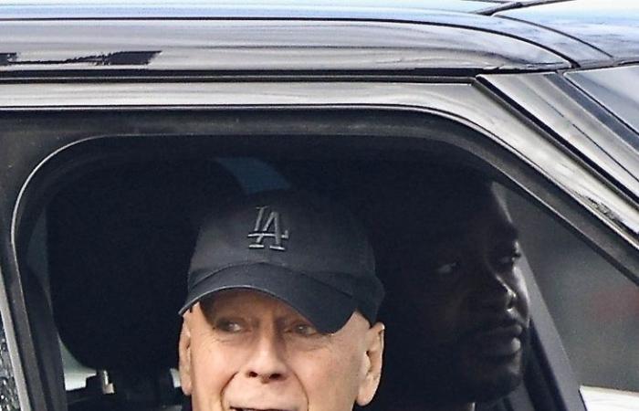 Bruce Willis è raggiante durante l'ultima uscita nel mezzo di una coraggiosa battaglia per la salute