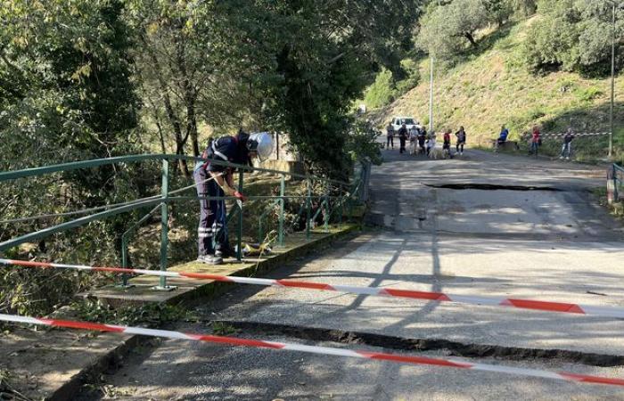 a Le Muy, nel Var, mutuo soccorso e aiuto ai vacanzieri ancora bloccati dal crollo di un ponte