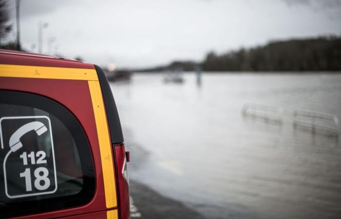 Sono oltre 500 le persone bloccate nel Var dopo il crollo di un ponte