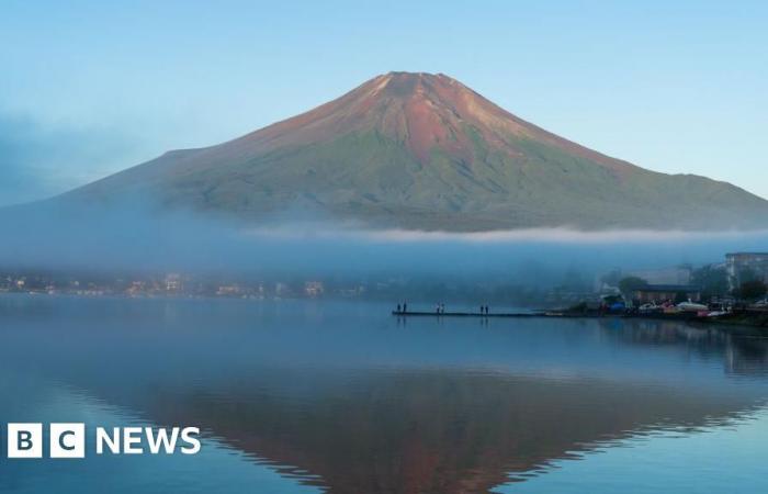 Il Monte Fuji in Giappone rimane senza neve più tardi nel corso dell’anno come mai registrato prima