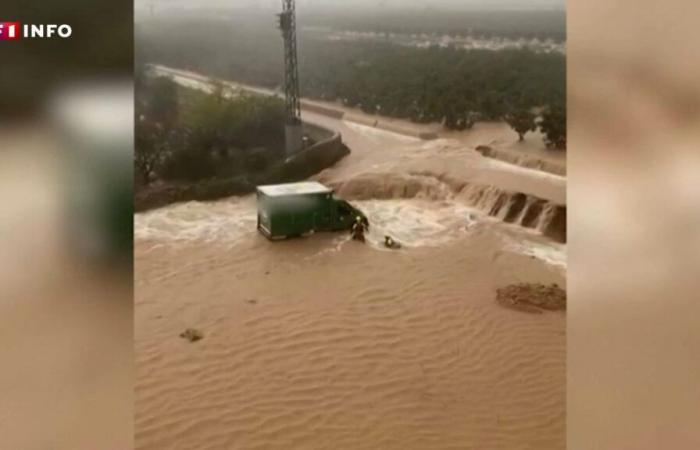 VIDEO – Spagna: immagini spettacolari delle devastanti alluvioni a Valencia