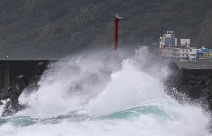 Taiwan si prepara all’arrivo di Kong-rey, il terzo tifone da luglio