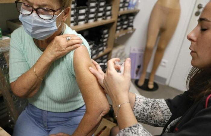 Vaccinarsi contro influenza e Covid lo stesso giorno aumenta gli effetti avversi?