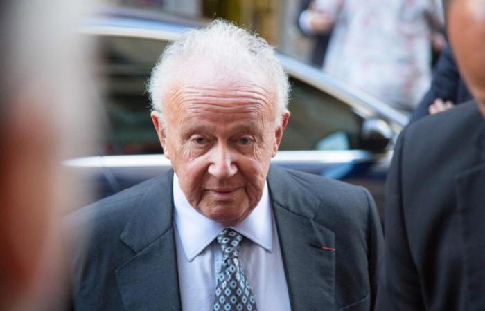 Philippe Bouvard, 95 anni e “un po’ stanco”: il suo entourage professionale si confida sul suo stato di salute