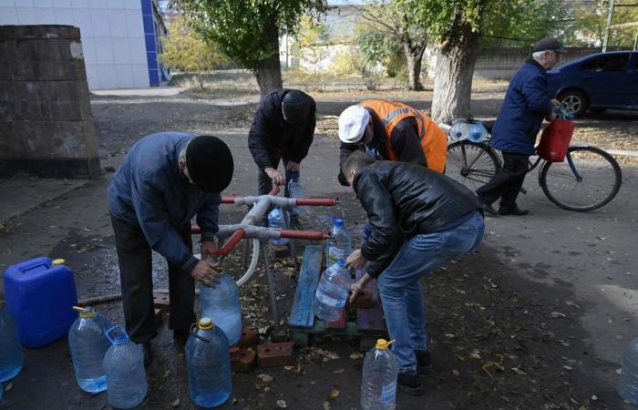 vicino al fronte, i civili rimasti si preparano per un rigido inverno