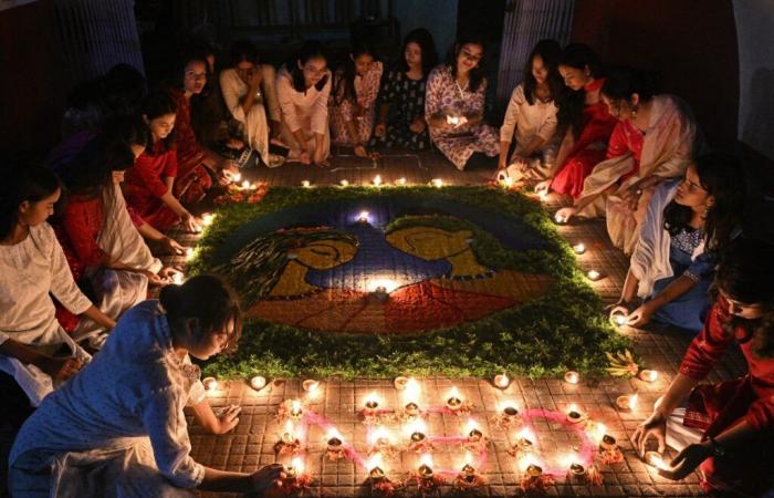 Milioni di indiani celebrano Diwali, la festa delle luci | Notizie sulla religione