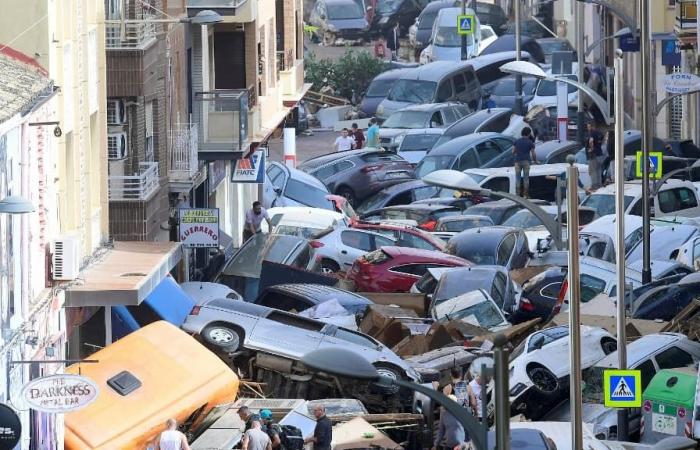 almeno 95 morti, dichiarati tre giorni di lutto nazionale