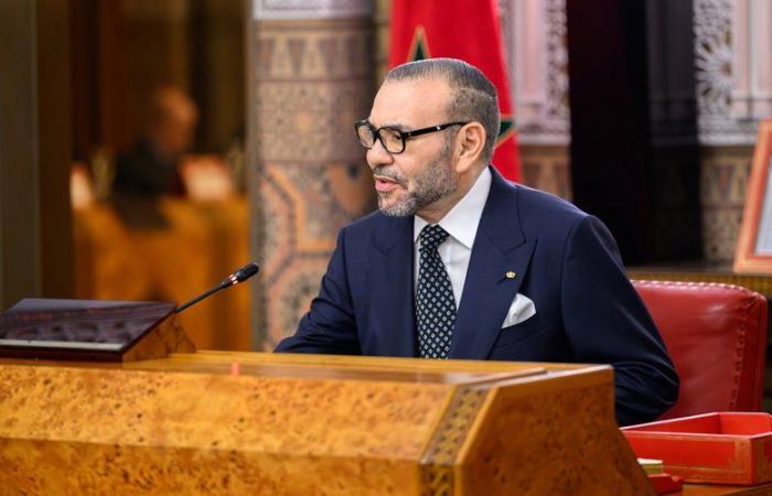 VIDEO. Mohammed VI malato: magrissimo e irriconoscibile, il re usa un bastone per camminare… le immagini che preoccupano il Marocco