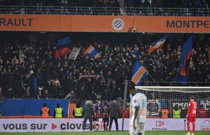 I giocatori del Montpellier tengono lezioni da parte dei loro tifosi durante l'allenamento