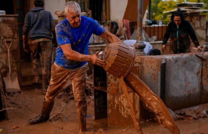 “Per il momento non è possibile fornire il numero dei dispersi”, dichiara il ministro della Difesa spagnolo