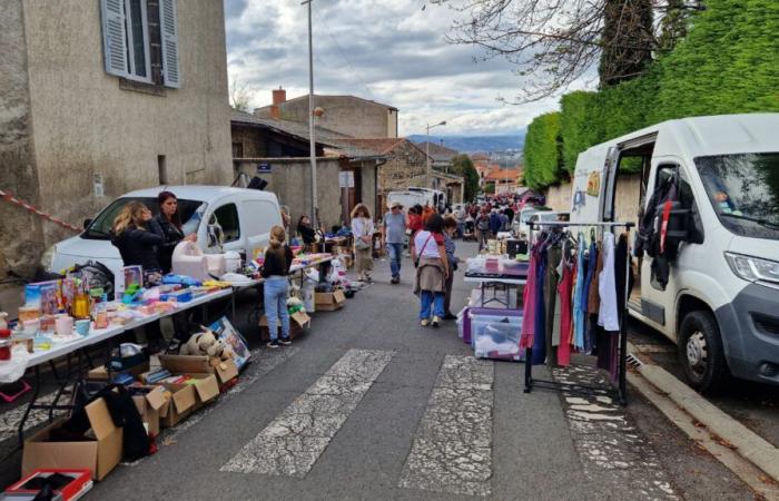 mercatini di giocattoli e abbigliamento, svendite e mercatini delle pulci a novembre