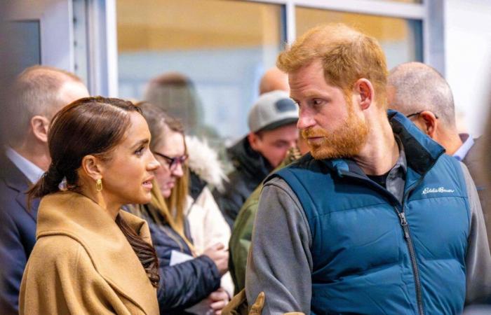 Il principe Harry mette da parte tutte le voci di rottura in piena videoconferenza con la NATO: svelata la foto del matrimonio