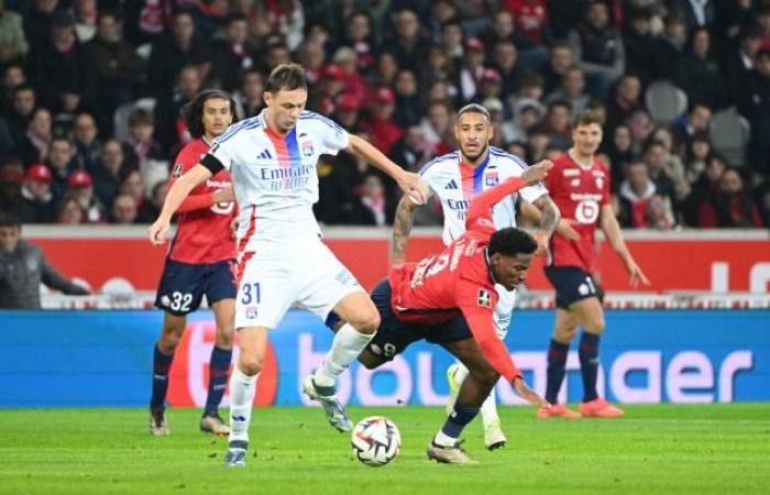 Il Lille colto in rete dall'OL in Ligue 1