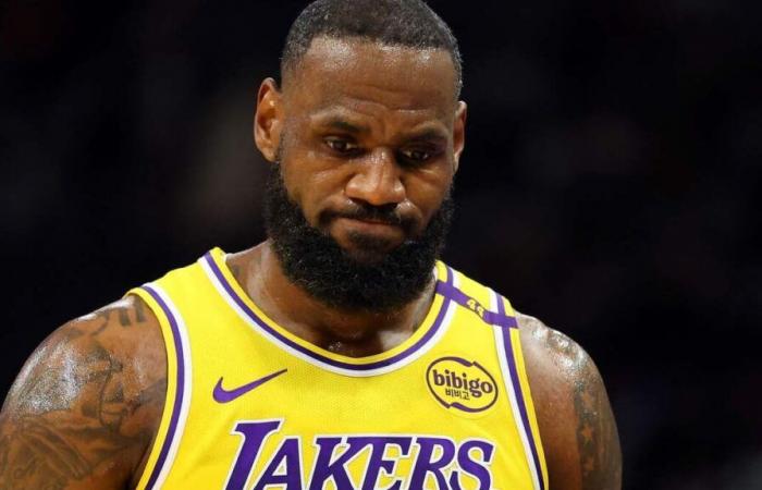 La stella del basket LeBron James chiede di votare per Kamala Harris