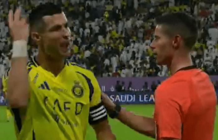 Cristiano Ronaldo si arrabbia con l'arbitro mentre gli dice di “essere onesto” nello scontro di Al Nassr contro i rivali Al Hilal