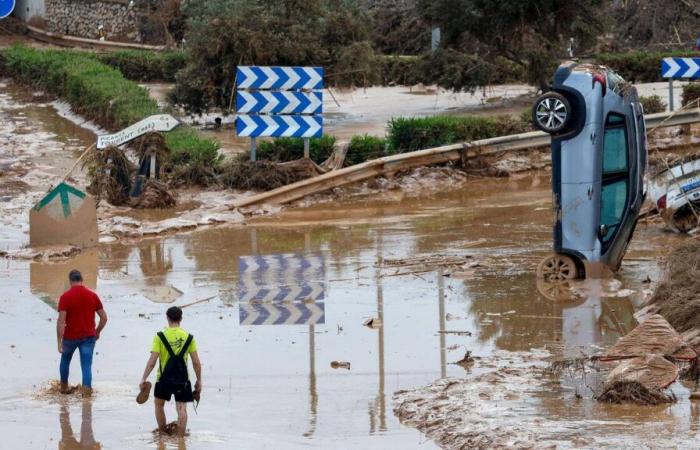 In Spagna i cittadini si leccano le ferite e piangono i propri morti, ma rimbomba la rabbia contro le autorità