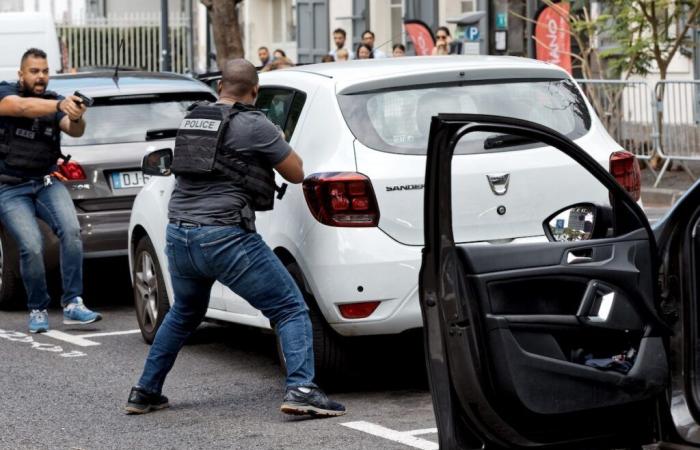 Sparatoria della polizia durante un tentativo di arresto, ricercati due individui