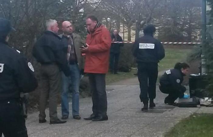 LIVE – Poitiers: Una sparatoria ha provocato cinque feriti nella notte nel quartiere delle Couronneries, quando tra le 400 e le 600 persone si sono scontrate per traffico di droga