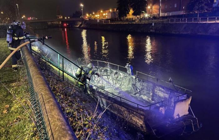 Dunkerque: una barca prende fuoco senza provocare vittime sul canale di Bourbourg