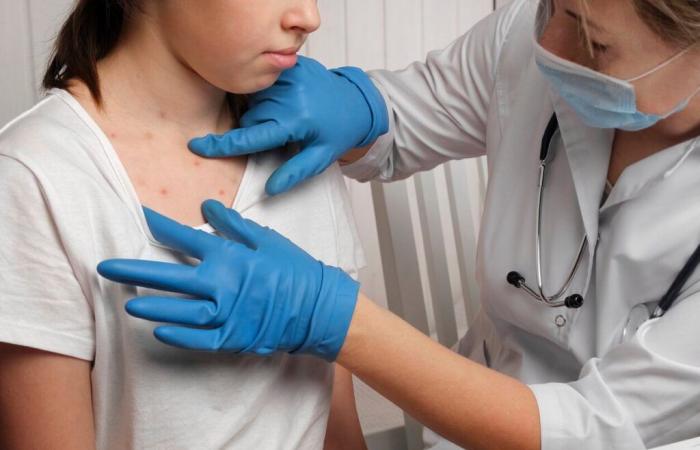 una nuova variante rilevata in Europa, nuove raccomandazioni vaccinali