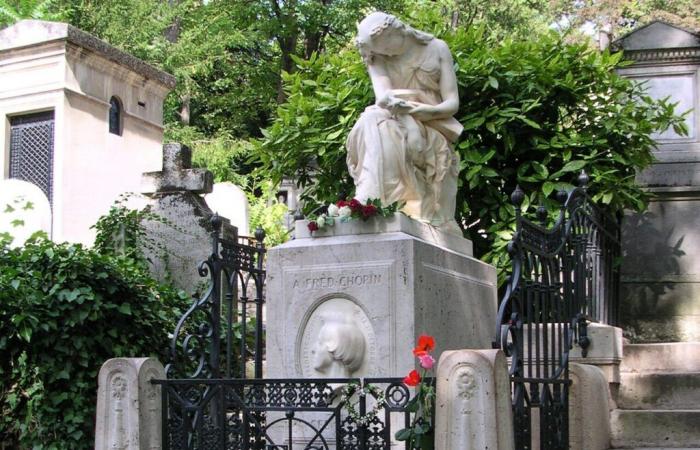 Questo famoso compositore è sepolto nel cimitero di Père-Lachaise a Parigi, ma il suo cuore è lontano da qui