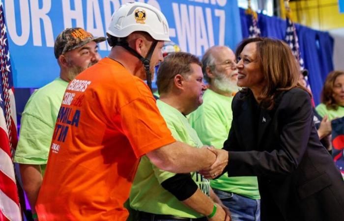 Kamala Harris e Donald Trump si contendono il voto dei lavoratori nella “Cintura della Ruggine”