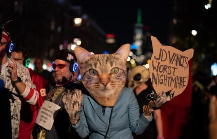 A New York, una parata di Halloween molto politica a cinque giorni dalle elezioni (foto)