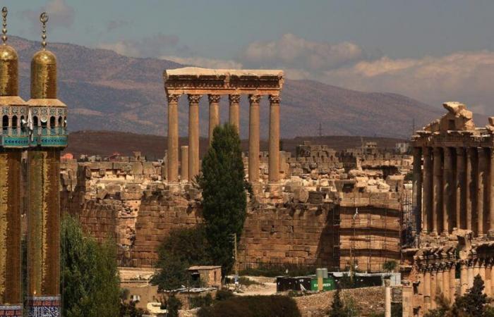 In Libano, la città di Baalbeck e le sue rovine romane sono deserte da gente del posto e turisti