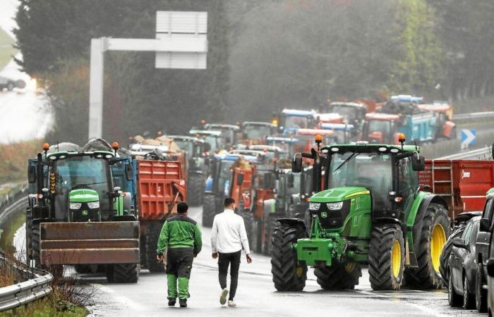 “Se non veniamo ascoltati, non rideremo”: gli agricoltori bretoni mantengono la pressione